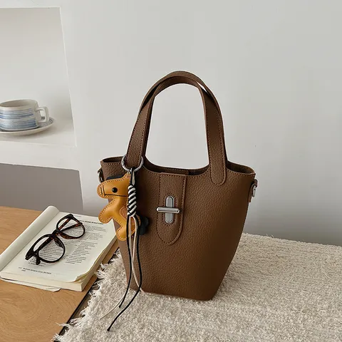 Γυναικείο Δερμάτινο Τσαντάκι Bucket από PU Casual Casual Τσάντα Ώμου Crossbody Με Χερούλι και Κλείσιμο με Περιστροφή Μοδάτη Τσάντα