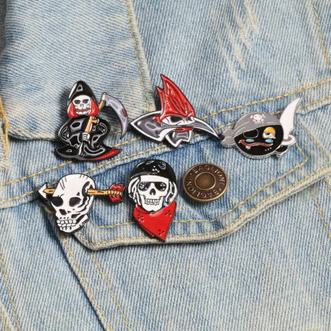 Spilla in Smalto di Lega di Cartone Animato di Halloween Tristo Mietitore Teschio Pirata Distintivo Spilla Gioielli Regalo per Festa