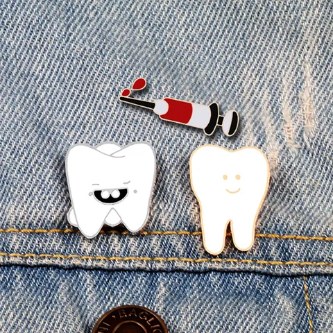 Simpatica Spilla In Smalto Di Lega Cartone Animato Dente Siringa Distintivo Per Studenti Medicina Infermieri Vestiti