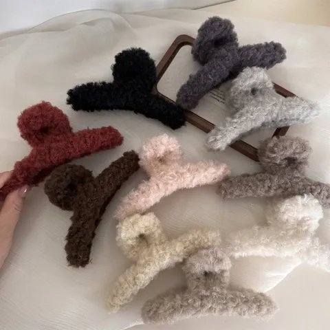 Large Plush Hair Claw Clip Winter Soft Faux Shearling Shark Clip Cute Fluffy Hair Accessories For Women Girls Hair Styling