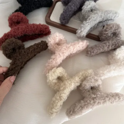Large Plush Hair Claw Clip Winter Soft Faux Shearling Shark Clip Cute Fluffy Hair Accessories For Women Girls Hair Styling