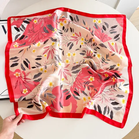 Mujer Moda Floral Estampado Poliéster Satén Pañuelo Cuadrado Elegante Chal Pañuelo Para Uso Diario