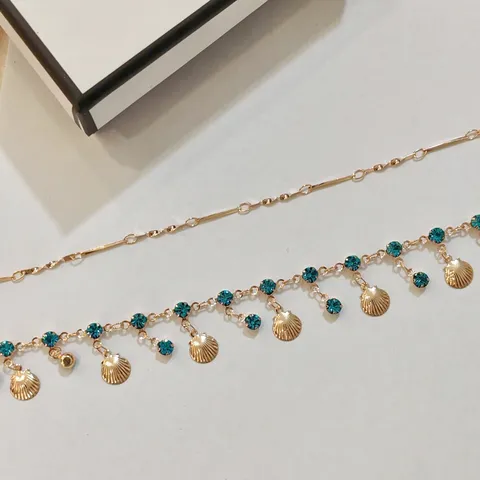 Collier Ras du Cou Multicouche en Alliage Plaqué Or Avec Pendentif Coquillage et Strass Bleu Cadeau pour Femmes Bijoux Tendance