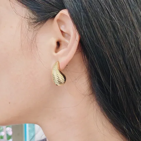 Fashion CCB Hammered Teardrop Stud Earrings For Women Minimalist Metallic Rippled Conch Drop Earrings Chic Versatile Statement Jewelry Accessories