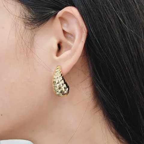 Fashion CCB Hammered Teardrop Stud Earrings For Women Minimalist Metallic Rippled Conch Drop Earrings Chic Versatile Statement Jewelry Accessories