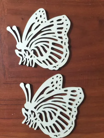 Pendentif Papillon Creux en Bois Ornement Artisanal DIY Décoration Suspendue en Bois Naturel Sculpté pour Maison Fête
