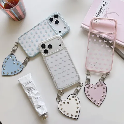 Coque de Téléphone Cœur en Strass de Luxe Avec Dragonne à Rivets Coque Arrière de Protection en Silicone Antichoc Transparente Pour iPhone