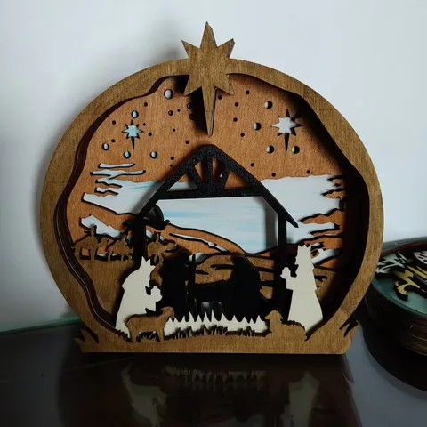 Décoration de Bureau de Noël en Bois avec Scène de Nativité 3D Jésus Mangeoire Artisanat Sculpté Creux Ornement Cadeau de Vacances