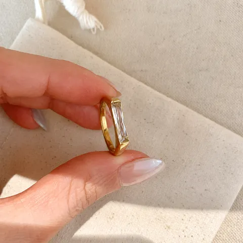 Bague Quadrilatère Géométrique en Zirconia pour Femme Luxe Acier Titane Plaqué Or Bague Anti-Ternissement Bijoux Cadeau