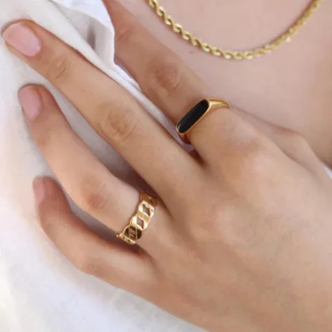 Chic Bague Large en Acier Titane Électroplaqué Ajouré Maille Cubaine pour Femme Haut de Gamme Géométrique Anneau Simple Superposable Mode Polyvalent Bijoux de Doigt Cadeau