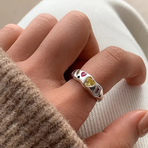 Bague en Acier Titane avec Zirconia Coloré pour Femme Style Dopamine Large Bande Niche Géométrique Étoile Cœur Bague Bijoux