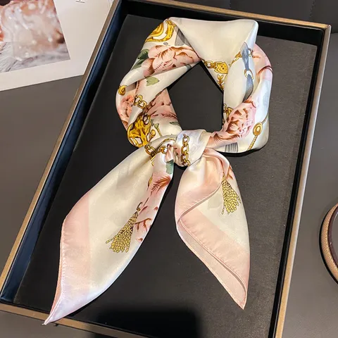 Pañuelo Cuadrado de Seda Satinada de Moda para Mujer Estampado de Camelia y Cadena Pañuelo de Pelo Elegante Primavera Verano Hiyab