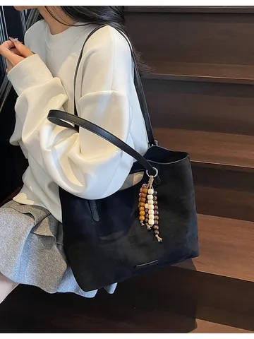 Large Capacity Vintage Tote Bag For Women Casual Commuter Shoulder Bag Simple Soft Velvet Handbag With Pendant