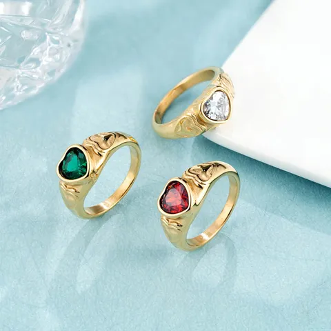Bague Cœur en Strass Plaqué Or en Acier Titane Vintage pour Femme Bijoux de Doigt de Texture de Sculpture Gaufrée Géométrique de Style Ins