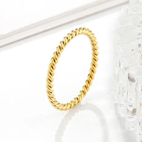 Bague Torsade en Acier Titane Minimaliste Plaqué Or 18K Fine Chaîne de Corde Bague de Doigt pour Femme Bijoux de Bande Empilables Géométriques Cadeau