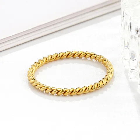 Bague Torsade en Acier Titane Minimaliste Plaqué Or 18K Fine Chaîne de Corde Bague de Doigt pour Femme Bijoux de Bande Empilables Géométriques Cadeau