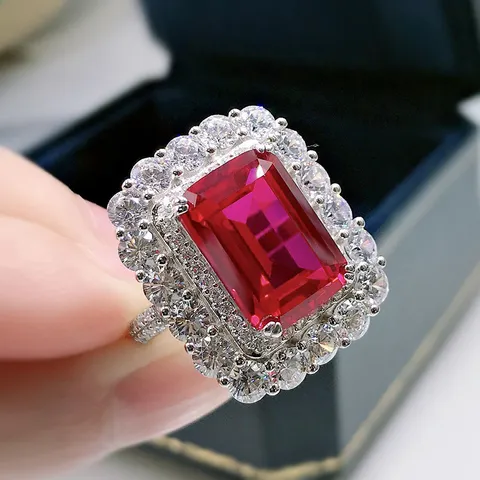 Luxury 925 Sterling Silver Red Gemstone Ring With High Carbon Diamond Paved Minimalist Elegant Women Jewelry