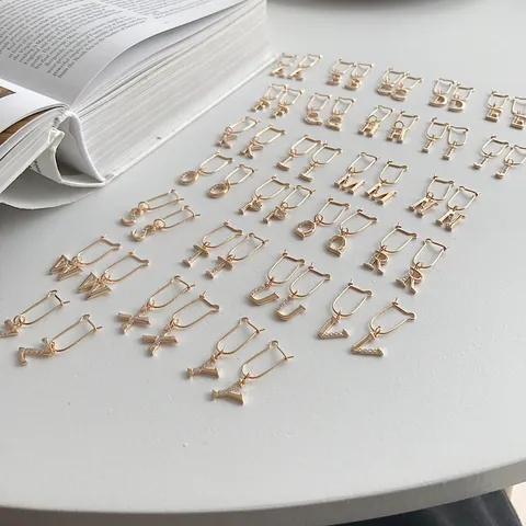 Mode Alphabet Tropfen Ohrring Für Frauen Glänzende Champagner Strass Silber Initiale Hängen Ohrring Nur Zarte Einzelne Piercing Ohrring