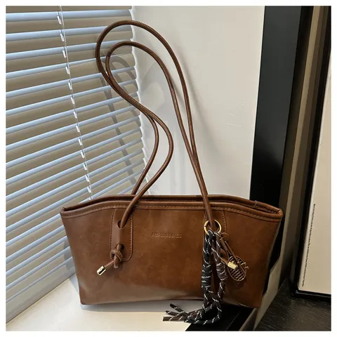 Vintage Large Capacity PU Leather Tote Bag Women Commuting Casual Shoulder Bag Handbag With Pendants