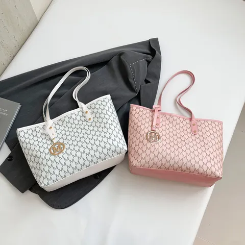 Large Capacity Monogram Tote Bag Women PU Leather Commuter Shoulder Bag With Metal Pendant Minimalist Handbag