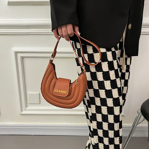 Borsa Dumpling da Donna in Pelle PU Moda Trapuntata da Sottobraccio Borsa a Tracolla Classica con Lettere Stampate per Uso Quotidiano