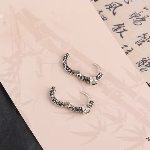 Men's Retro Copper Huggie Hoop Earrings With Rhinestone Auspicious Clouds Pattern Ethnic Style Fashion Jewelry