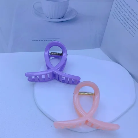 Pince à Cheveux en Résine de Taille Moyenne Style Doux Accessoires de Cheveux Creux Géométriques Coiffage Quotidien Pince Mâchoire pour Femmes