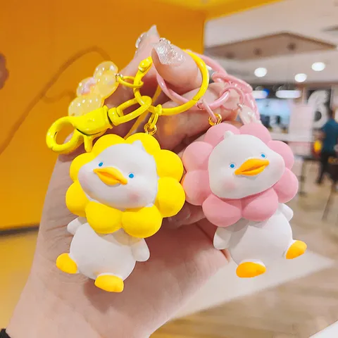 Cute Resin Sunflower Duck Keychain Creative Cartoon Animal Doll Bag Pendant Decorative Charm Keyring Car Key Chain Schoolbag Ornament Gift