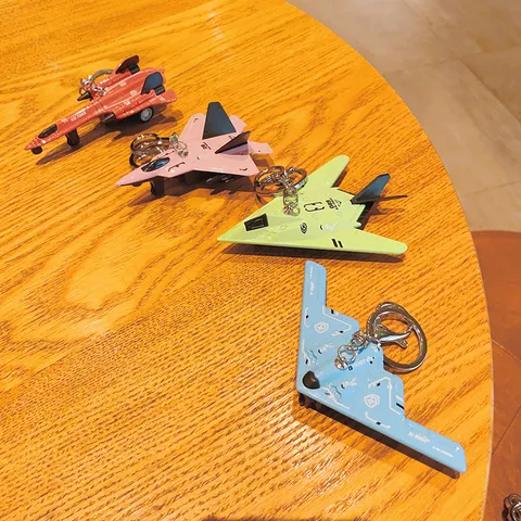 Creative Alloy Mini Airplane Keychain Pull Back Fighter Key Ring School Bag Pendant Miniature Warplane Model Key Chain Souvenir Gift