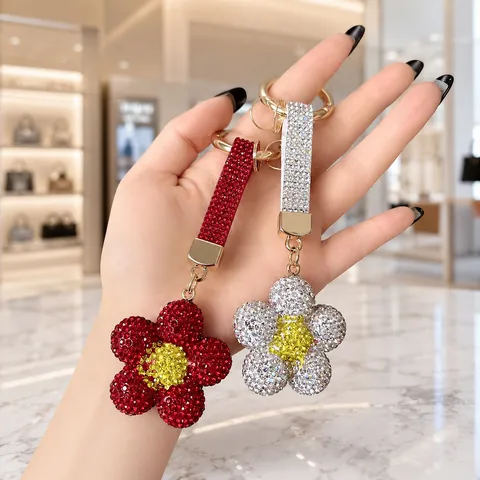 Creative Full Rhinestone Sunflower Keychain Luxury Alloy Daisy Flower Bag Charm Sparkling Car Key Ring Pendant For Women Gift