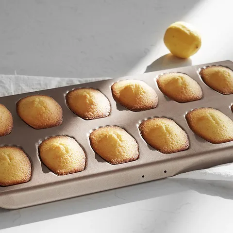 Carbon Steel 12-Cavity Madeleine Baking Pan Non-Stick Shell Shaped Biscuit Cookie Mold Kitchen Home Baking Tool Tray