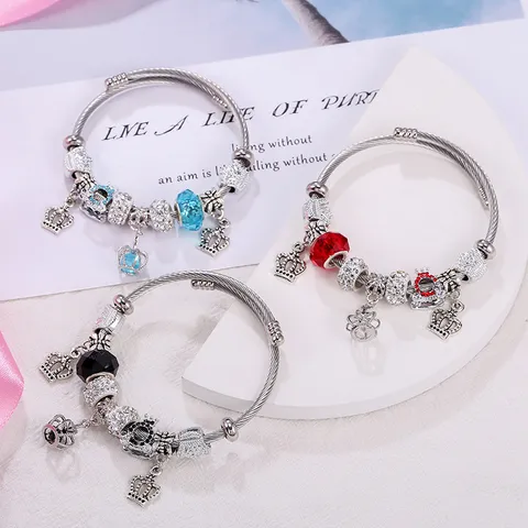 Bracciale Aperto alla Moda in Acciaio al Titanio da Donna Regolabile Perline Colorate Strass Ciondolo Corona Elegante Gioielli da Mano
