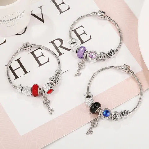 Braccialetto Minimalista in Rame Lega Catena Serpente Con Ciondolo Chiave Amore Cuore Perline Colorate Vetro Cristallo Strass Galvanico Moda Braccialetto per Donna Coppie Gioielli