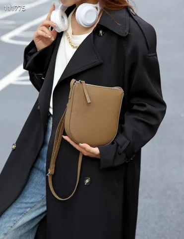 Sac Bandoulière pour Téléphone en Cuir Véritable pour Femmes Petit Sac Bandoulière Vertical Minimaliste Pochette de Téléphone Décontractée Quotidienne