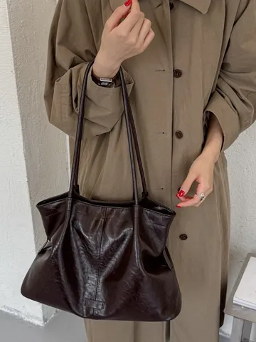 Borsa Tote da Donna Vintage ad Ampia Capacità in Pelle PU Retrò Borsa a Tracolla da Pendolare Borsa da Ascella Cuciture Morbide Borsa a Mano Con Ciondolo Perline di Legno Nappa Fascino