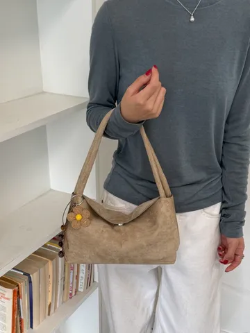 Vintage Wildleder Unterarmtasche Für Damen Große Kapazität Schultertasche Mit Quasten Blume Anhänger Lässig Einfarbig Top Griff Pendeln Handtasche