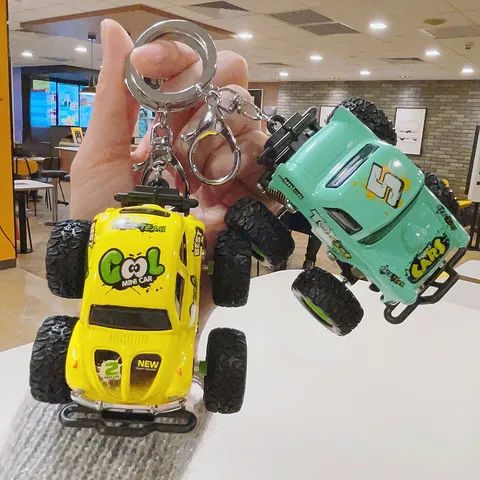 Creative Mini Off-Road Pull-Back Toy Car Keychain Exquisite Metal Plastic Vehicle Key Ring Bag Pendant Cute Cartoon Charm Small Gift