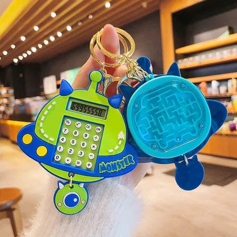 Llavero de Mini Calculadora de Ojo de Monstruo de Dibujos Animados Con Juego de Laberinto Posterior Colgante de Mochila Escolar de Estudiante Creativo de Aleación de Zinc y Plástico