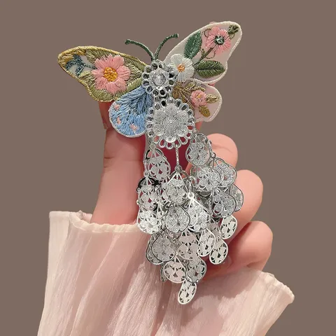 Pinza para Cabello de Mariposa de Aleación y Tela de Estilo Neochino Borla Larga Color Plata Pinza Caimán Accesorio para el Cabello Bordado Étnico para Mujer