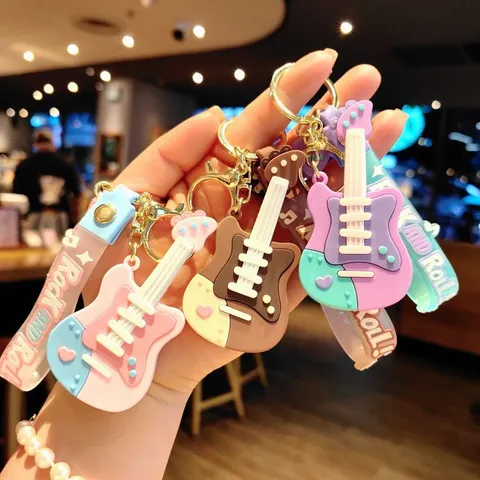 Creatieve Gitaar PVC Sleutelhanger Schattige Cartoon Auto Sleutelhanger Tassenhanger Mode Paar Sleutelhanger Rugzak Ornament