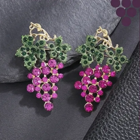 French Vintage Grape Shape Rhinestone Brooch Luxury Crystal Fruit Corsage Pin Elegant Women Clothing Jewelry Accessories