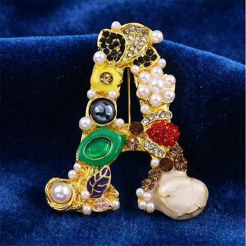 Modieuze Letter A Brooch Strass Kunstparel Legering Corsage Pin Elegante Woon-werkverkeer Pak Accessoires Sieraden Voor Dames