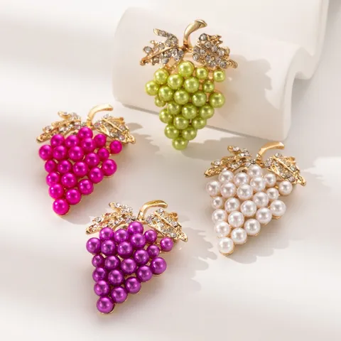 Dulce Aleación Perla Artificial Uva Broche Alfiler Brillante Strass Fruta Pasador Ropa Bolso Accesorios Para Mujeres