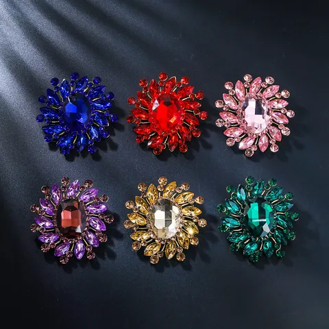 Elegant Alloy Rhinestone Flower Brooch Vintage Luxury Glass Crystal Floral Breastpin Fashion Clothing Accessories Overcoat Pin Gift For Women