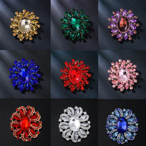 Elegant Alloy Rhinestone Flower Brooch Vintage Luxury Glass Crystal Floral Breastpin Fashion Clothing Accessories Overcoat Pin Gift For Women