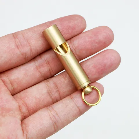 Fischietto di Sopravvivenza in Ottone Fischietto d'Emergenza Metallico Portatile Con Portachiavi Per Campeggio