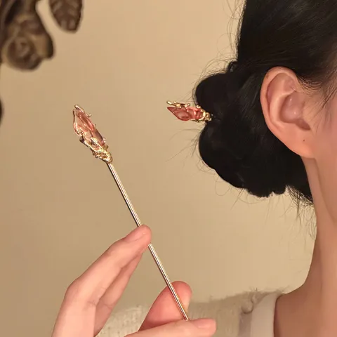 Palillo para el Pelo Dorado Nuevo Estilo Chino Antiguo Hanfu Ornamento para el Cabello Rosa Floral Diamante de Imitación Elegante Mujer Accesorio Tradicional