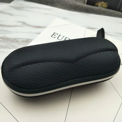 Tragbares Leder Eisen Hartschale Brillenetui Einfarbig Schützende Aufbewahrungsbox Für Sonnenbrillen Brillen Unisex Zubehör
