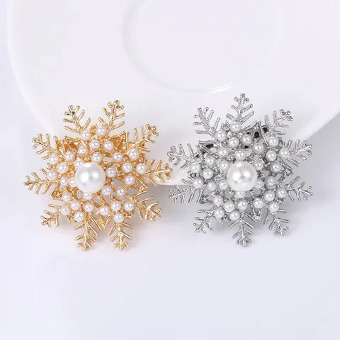 Elegant Snowflake Pearl Brooch Alloy Rhinestone Collar Pin Sweater Cardigan Scarf Clip Fashion Jewelry Gift For Women