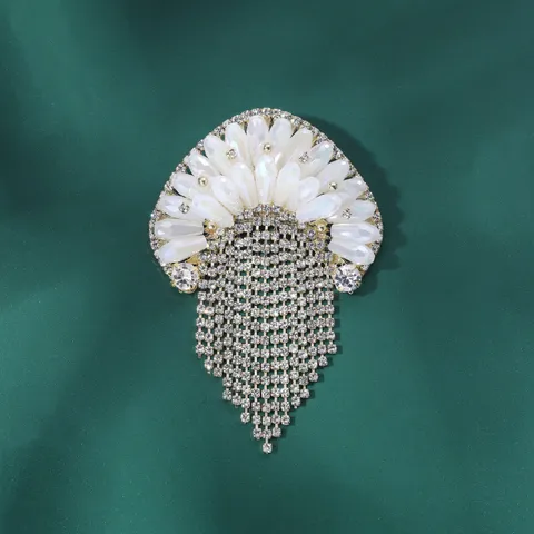 Elegante Koperen Strass Kristall Kwal Tassel Broche Speld Voor Vrouwen Mode Kleding Accessoires Sieraden Cadeau
